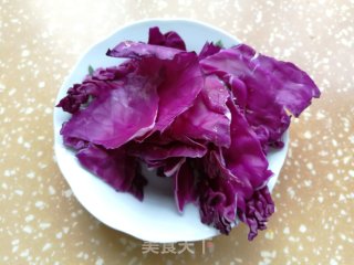 紫甘蓝肉松饭团的做法步骤：1