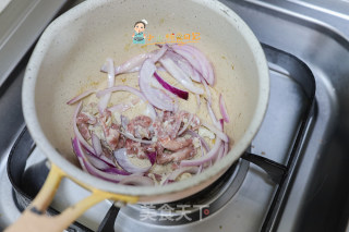 10个月以上辅食洋葱胡萝卜炒牛肉丝的做法步骤：4