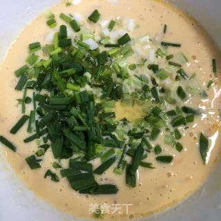 香葱鸡蛋虾皮烙饼的做法步骤：4