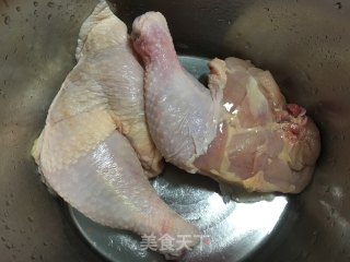 蜜汁烤鸡腿的做法步骤：1