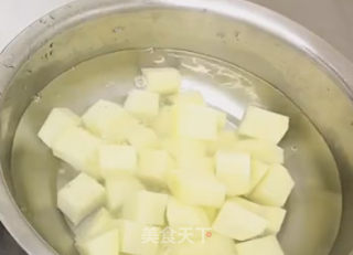 孜然土豆的做法步骤：1