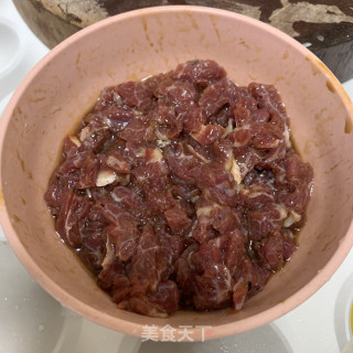 牛肉炒饭的做法步骤：1