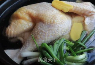 葱油鸡的做法步骤：1