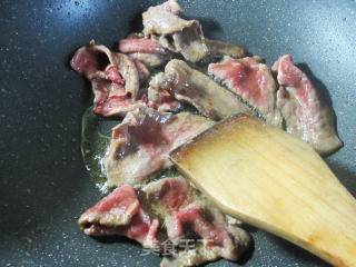 牛肉片炒西葫芦的做法步骤：7