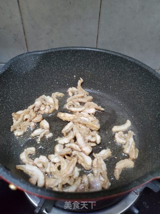 肉丝炒韭菜花的做法步骤：3