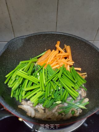 肉丝炒韭菜花的做法步骤：4
