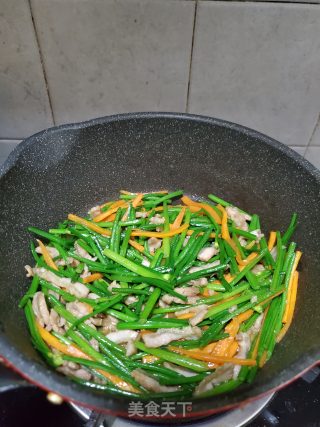 肉丝炒韭菜花的做法步骤：5