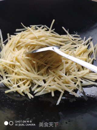 土豆丝的做法步骤：3