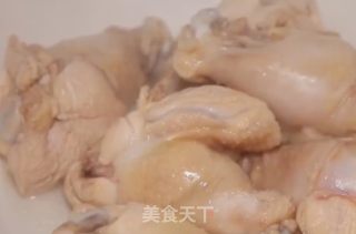 焖鸡翅根的做法步骤：2