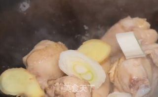 焖鸡翅根的做法步骤：3