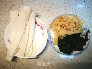 麻酱辣拌宽粉的做法步骤：1