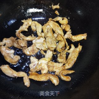 鸡肉炒芦笋的做法步骤：5
