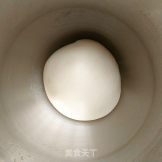 香甜软绵的炼乳花朵小面包的做法步骤：5