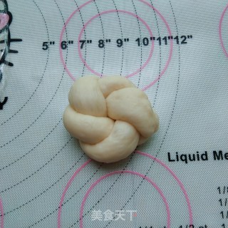 香甜软绵的炼乳花朵小面包的做法步骤：13