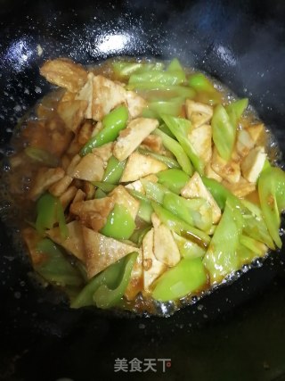 尖椒烧油豆腐的做法步骤：5