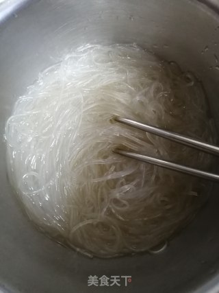 鱼肉炖粉条的做法步骤：2