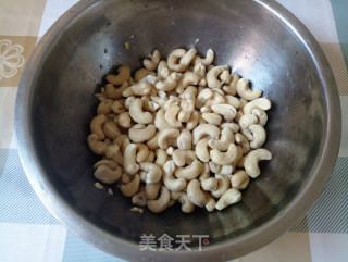 糖霜腰果（空气炸锅版）的做法步骤：1