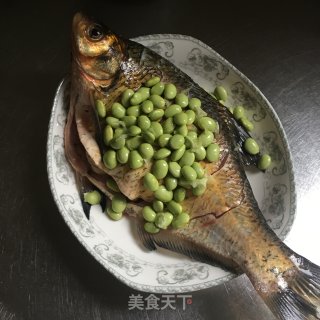 毛豆蒸扁鱼的做法步骤：1
