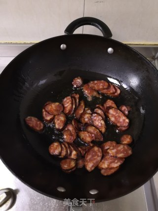 香肠炒土豆的做法步骤：3