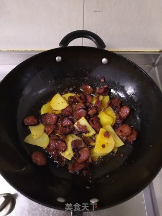 香肠炒土豆的做法步骤：6