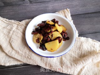 香肠炒土豆的做法步骤：7