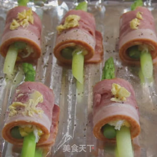 芦笋芝士培根卷的做法步骤：5