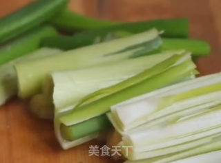葱香豆腐的做法步骤：2