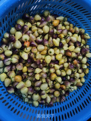 酱香七彩椒(泡七彩辣椒）的做法步骤：1