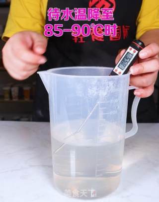 茶饮备料6：四季春茶底的做法步骤：1