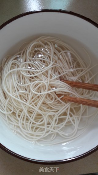 鸡蛋榨菜面的做法步骤：2