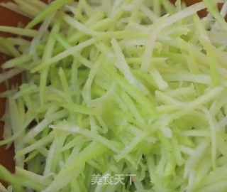 煎饼的做法步骤：1