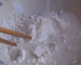 凉粉的做法步骤：1