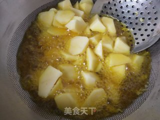孜然味炸香肠土豆的做法步骤：4