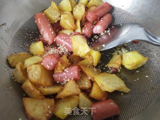 孜然味炸香肠土豆的做法步骤：9