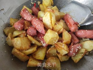 孜然味炸香肠土豆的做法步骤：10