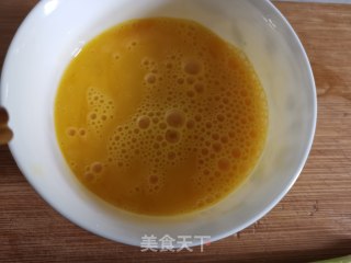 鸡蛋炒虾仁黄瓜片的做法步骤：6