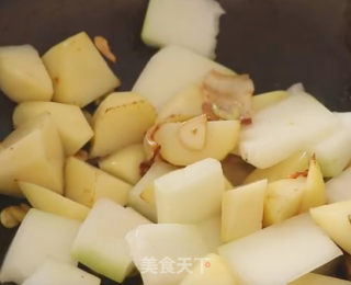 土豆烧冬瓜的做法步骤：4
