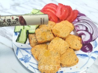 火麻油香酥墨鱼虾仁饼的做法步骤：2
