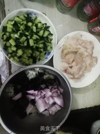 番茄巴沙鱼面的做法步骤：1