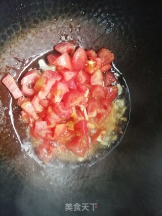 番茄巴沙鱼面的做法步骤：3