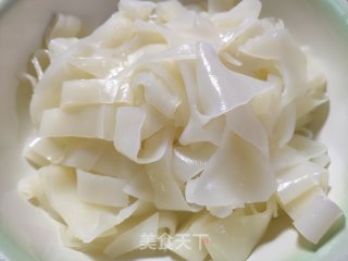 快手拌凉皮的做法步骤：1