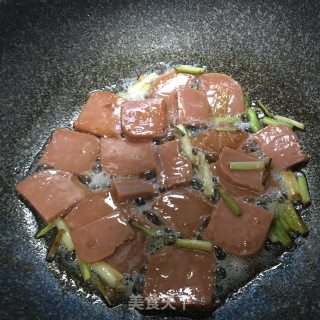 香葱火腿土豆片的做法步骤：4