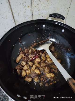牛腩焖土豆的做法步骤：2