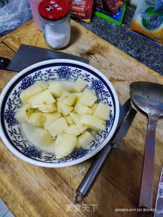 牛腩焖土豆的做法步骤：3