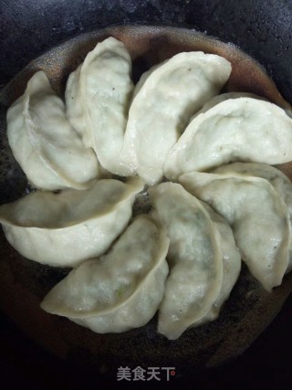 西葫芦韭菜盒子煎饺的做法步骤：6