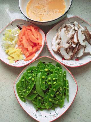 香菇甜豆炒鸡蛋的做法步骤：5