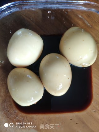 卤鸡脚和鸡蛋的做法步骤：1