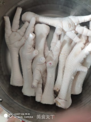 卤鸡脚和鸡蛋的做法步骤：2