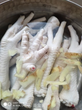 卤鸡脚和鸡蛋的做法步骤：3