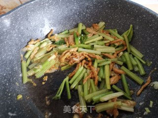芹菜炒香干的做法步骤：7